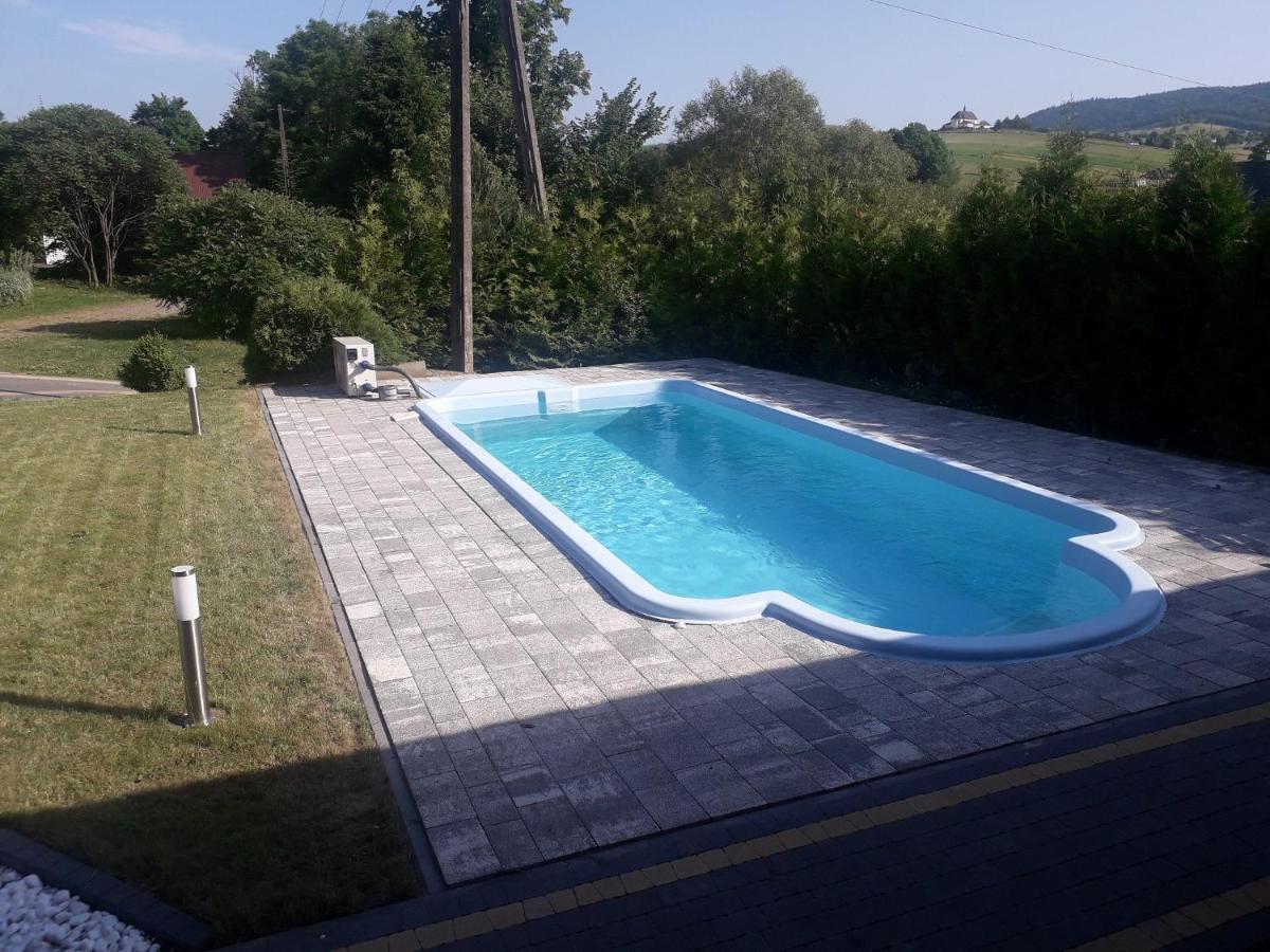 Jaskowa Chata Bieszczady Apartament Z Basenem Baligród Dış mekan fotoğraf